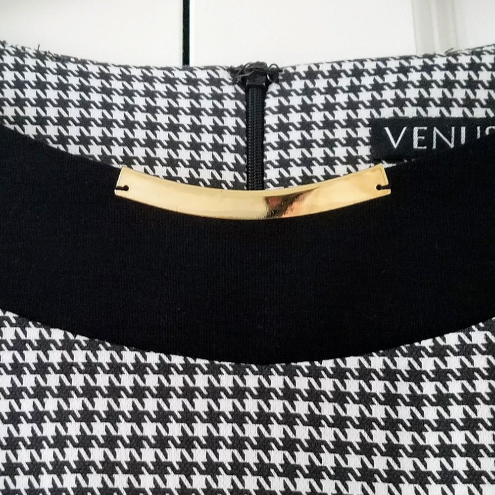 Contrast Print Dress - Picture 3 of 4